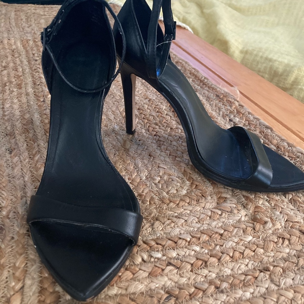 Zara pointed black leather high heels sz 7.5